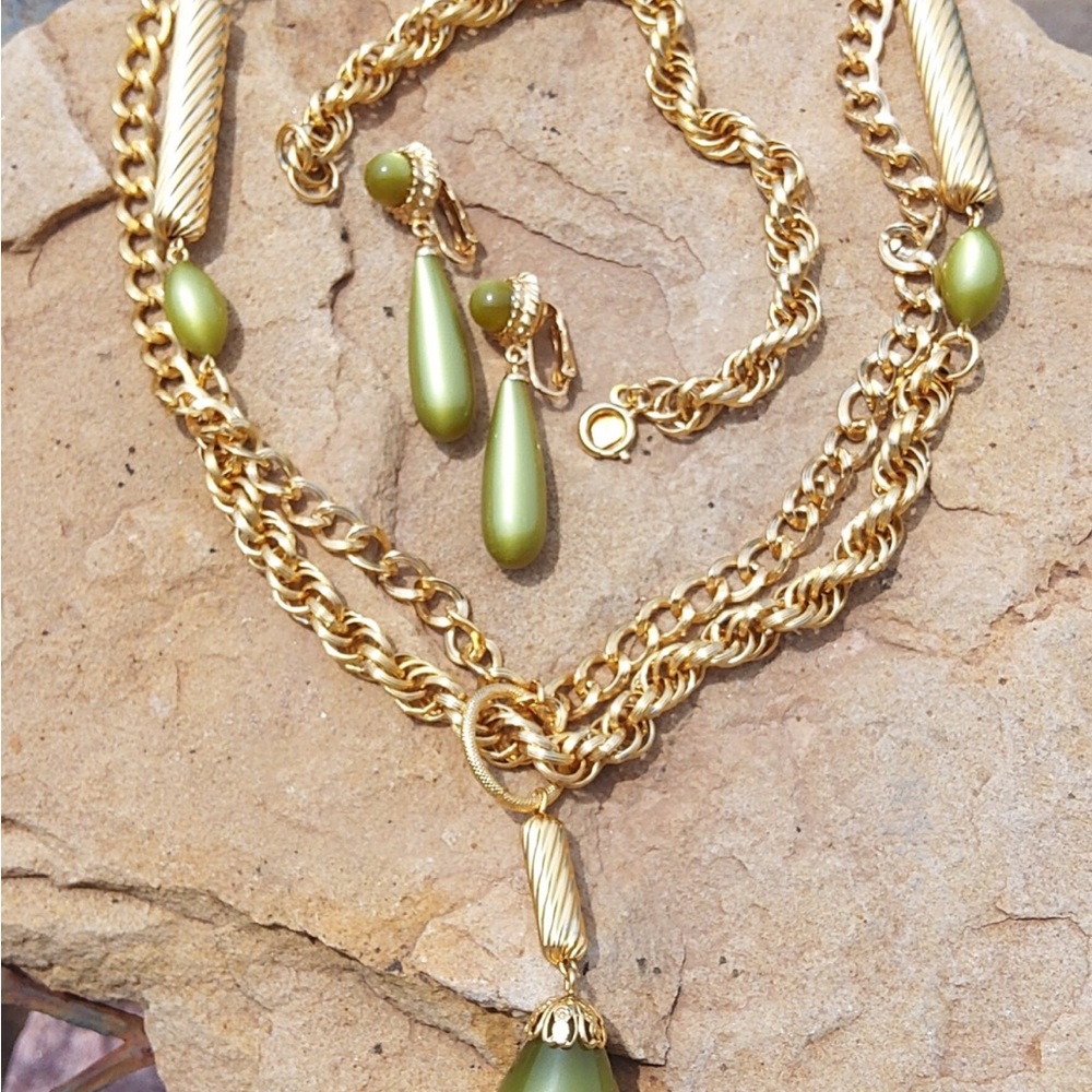 N632 Vintage Sarah Coventry Moonglow Long Necklace and Clip on Earrings
